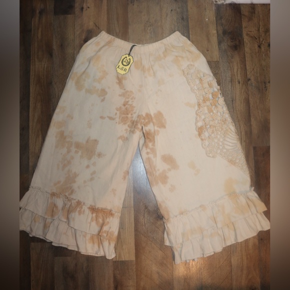 L&B Cream and Brown Cropped Pants - Picture 5 of 5